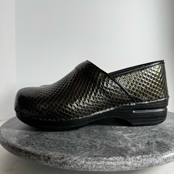 Dansko Leather Dark Green Taupe Snakeskin Clogs Non Slip Shoes 40 - Picture 5 of 12